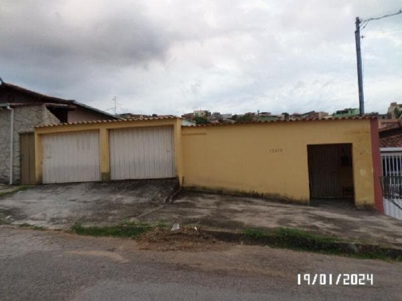 Casa em leilão em Santa Luzia - MG — LOTE 123 CASA - SANTA LUZIA