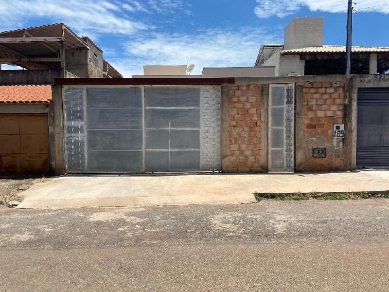 Casa em leilão em Pará De Minas - MG, bairro São Cristóvão — LOTE 165 CASA- PARA DE MINAS