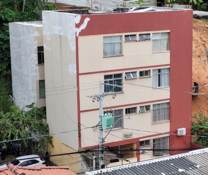 Foto 1 de 18: Apartamento em leilão em Salvador - BA, bairro Ladeira da Barra — LOTE 001 APARTAMENTO Nº 101, ED. RODRIGUES LIMA, BARRA, SALVADOR / BA