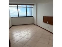 Foto 1 de 14: Apartamento em leilão em Salvador - BA, bairro Vitória — LOTE 001 APTO 1710 - ED. VICTORIA MARINA FLAT - SALVADOR / BA