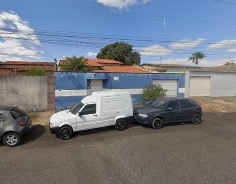 Foto 2 de 4: Terreno em leilão em Uberlândia - MG — LOTE 001 IMÓVEL RESIDENCIAL NO BAIRRO SANTA MÔNICA EM UBERLÂNDIA/MG