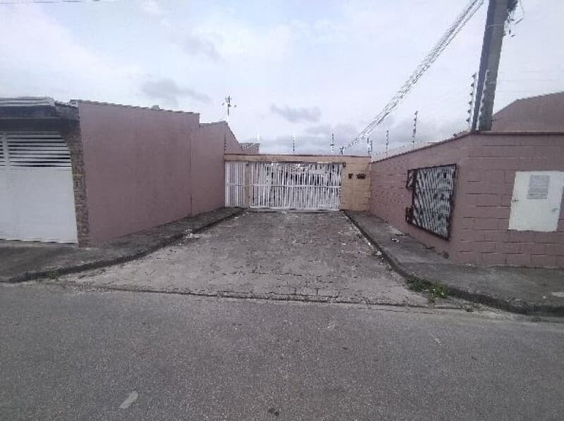 Casa em leilão em Paranaguá - PR, bairro Parque Agari — LOTE 301 PR - PARANAGUÁ