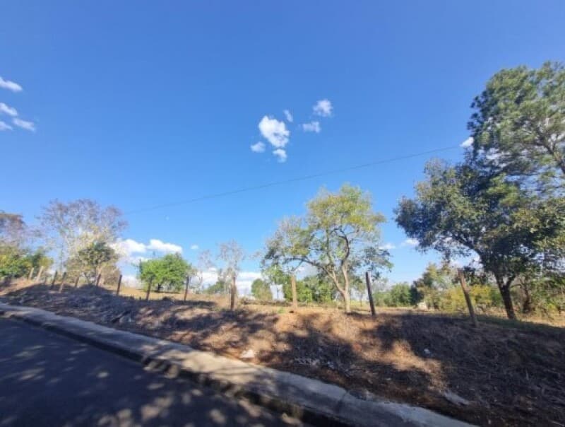Foto 5 de 6: Terreno em leilão em São Pedro - SP, bairro Cachoeira Samambaia — LOTE 001-2 UM IMÓVEL SITUADO NO LOTEAMENTO CACHOEIRA SAMAMABAIA EM SÃO PEDRO/SP