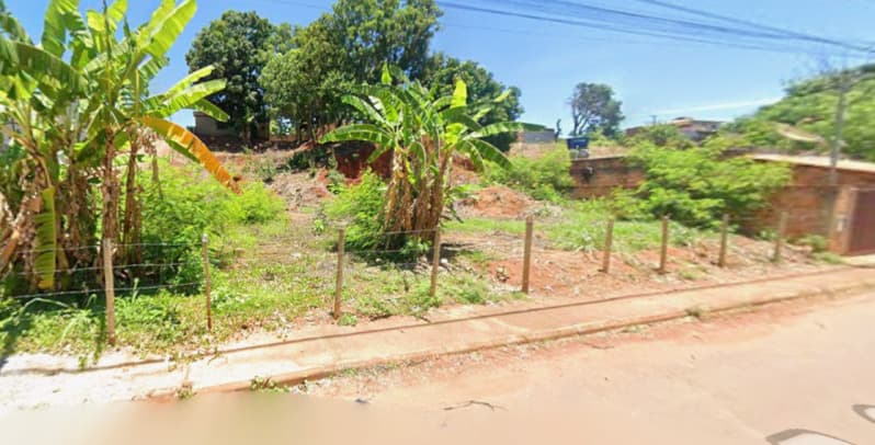 Foto 1 de 3: Terreno em leilão em Pitangui - MG, bairro Chapadão — LOTE 001 IMÓVEL URBANO EM PITANGUI/MG