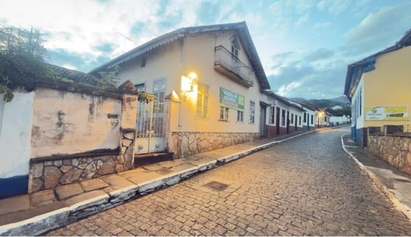 Foto 3 de 4: Casa em leilão em Sabará - MG, bairro Centro — LOTE 001 IMÓVEL RESIDENCIAL NO CENTRO DE SABARÁ/MG