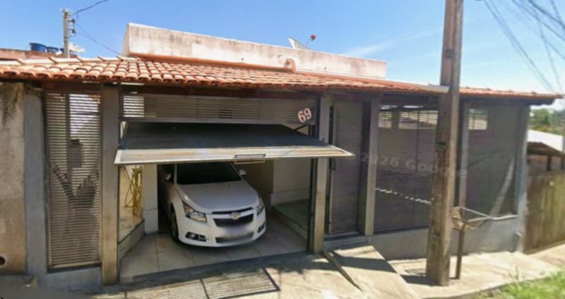 Foto 1 de 2: Casa em leilão em Pitangui - MG, bairro Novo Lavrado — LOTE 001 DIREITOS AQUISITIVOS DOS EXECUTADOS SOBRE UMA CASA RESIDENCIAL EM PITANGUI/MG