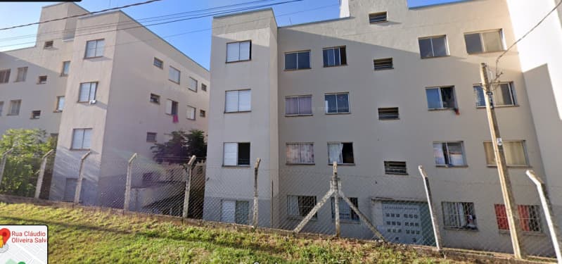 Apartamento em leilão em Bauru - SP — LOTE 001 Os direitos que a executada possui sobre o apto 02, Bl J, Cond Chácara das Flores, Bauru