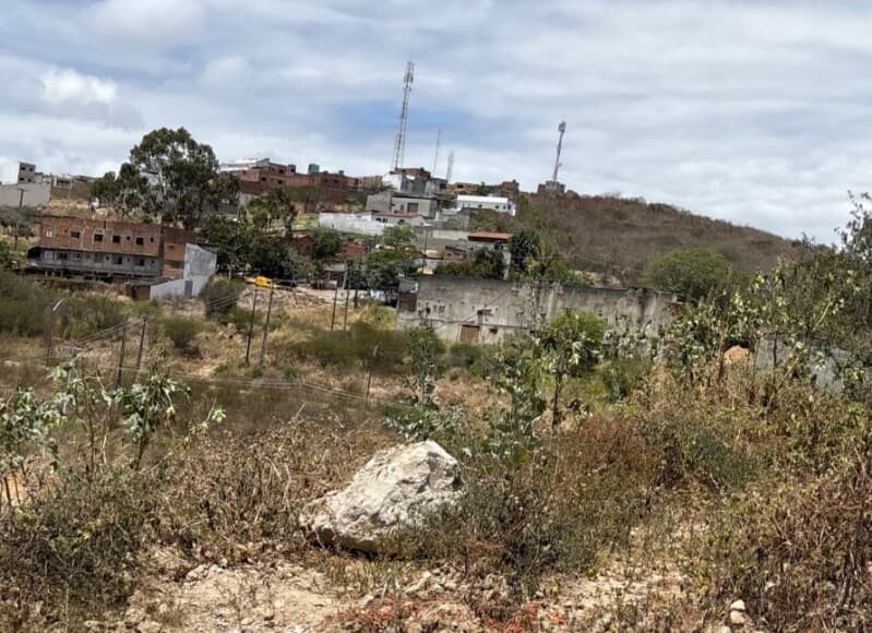Foto 2 de 3: Terreno em leilão em Caruaru - PE, bairro Indianopolis — LOTE 001 Lote em Leilão Judicial