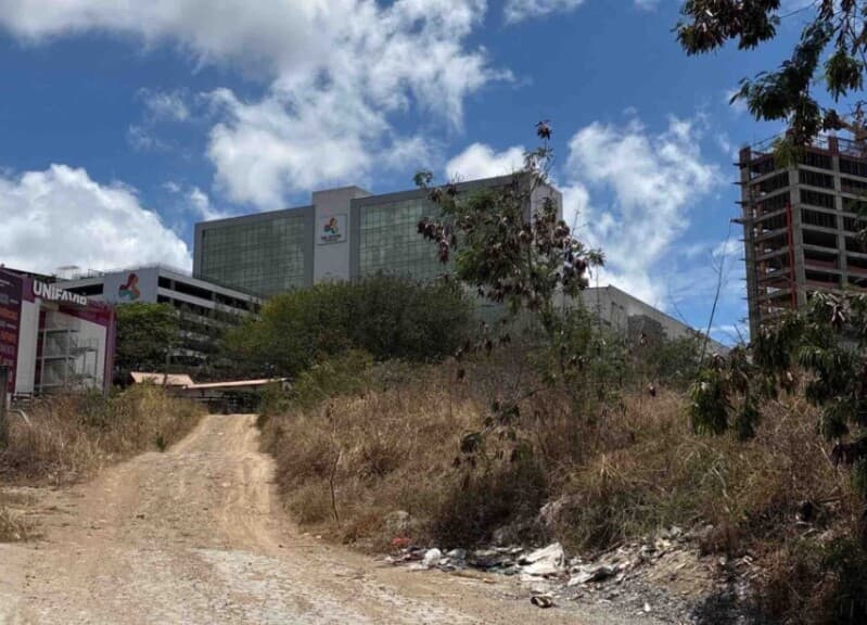 Foto 3 de 3: Terreno em leilão em Caruaru - PE, bairro Indianopolis — LOTE 001 Lote em Leilão Judicial