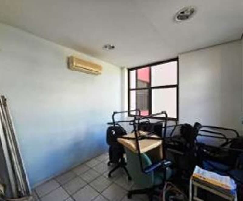 Foto 8 de 12: Comercial em leilão em Taubaté - SP — LOTE 001 Sala comercial