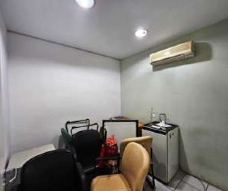 Foto 9 de 12: Comercial em leilão em Taubaté - SP — LOTE 001 Sala comercial