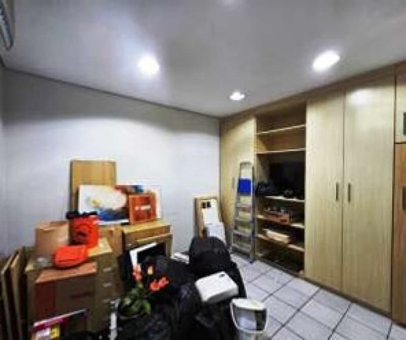 Foto 10 de 12: Comercial em leilão em Taubaté - SP — LOTE 001 Sala comercial