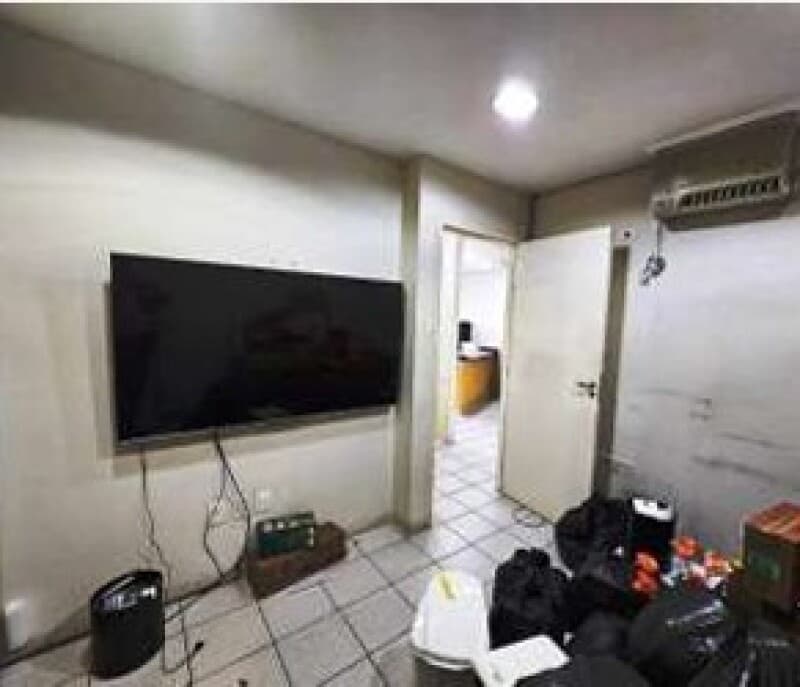 Foto 11 de 12: Comercial em leilão em Taubaté - SP — LOTE 001 Sala comercial