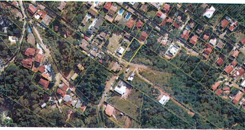 Foto 1 de 3: Terreno em leilão em Ilhabela - SP, bairro Ribeirão — LOTE 002 Terreno Localizado na Rua Rosa Rodrigues da Silva, 187 · Ribeirão (lado sul)