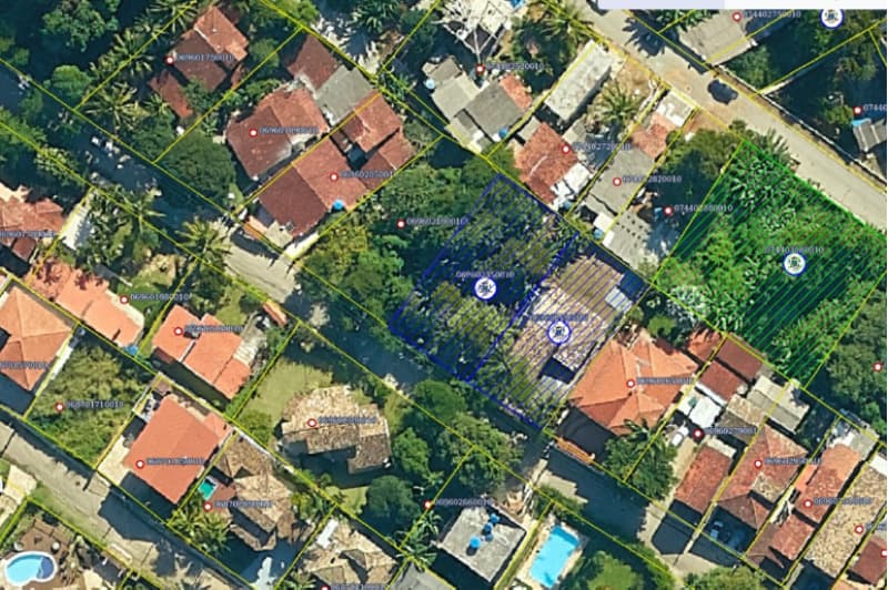 Foto 1 de 3: Terreno em leilão em Ilhabela - SP, bairro Ribeirão — LOTE 007 Terreno Localizado na Rua Paulina Serafim dos Anjos, 249 · Ribeirão (lado sul)