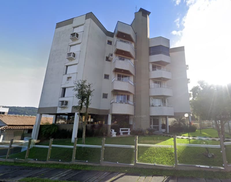 Apartamento em leilão em Criciúma - SC — LOTE 001 Apartamento e Vaga de Garagem