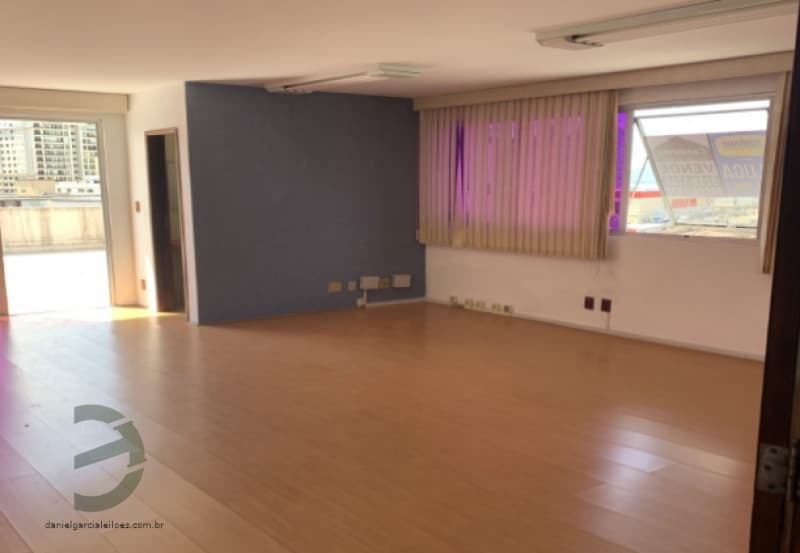 Foto 10 de 14: Comercial em leilão em São José - SC — LOTE 001 Sala Comercial