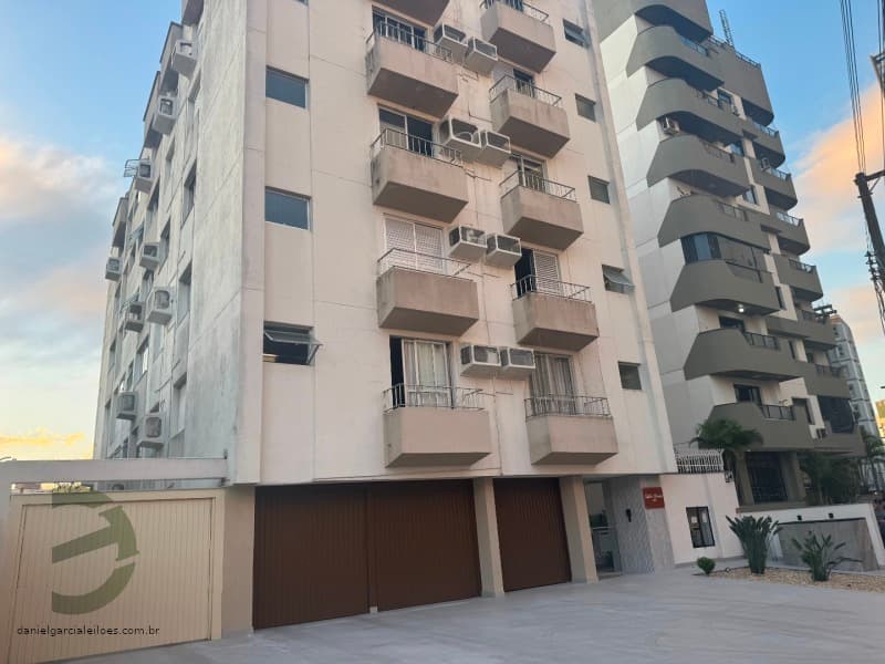 Foto 3 de 12: Apartamento em leilão em Criciúma - SC, bairro Comerciário — LOTE 001 Apartamento e Vaga de Garagem