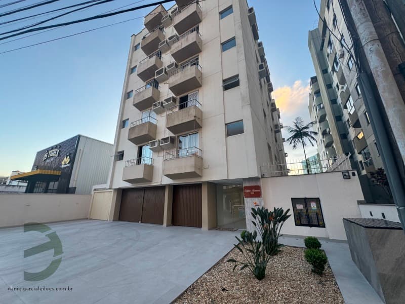 Foto 9 de 12: Apartamento em leilão em Criciúma - SC, bairro Comerciário — LOTE 001 Apartamento e Vaga de Garagem