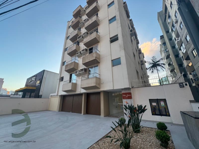 Foto 10 de 12: Apartamento em leilão em Criciúma - SC, bairro Comerciário — LOTE 001 Apartamento e Vaga de Garagem