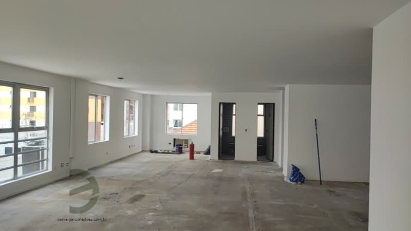 Foto 6 de 9: Comercial em leilão em Curitiba - PR — LOTE 001 Sala Comercial e Vagas de Garagem
