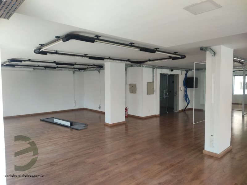 Foto 4 de 9: Comercial em leilão em Curitiba - PR — LOTE 002 Sala Comercial e Vagas de Garagem