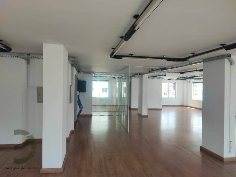 Foto 6 de 9: Comercial em leilão em Curitiba - PR — LOTE 002 Sala Comercial e Vagas de Garagem
