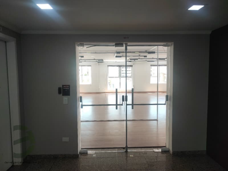 Foto 7 de 9: Comercial em leilão em Curitiba - PR — LOTE 002 Sala Comercial e Vagas de Garagem