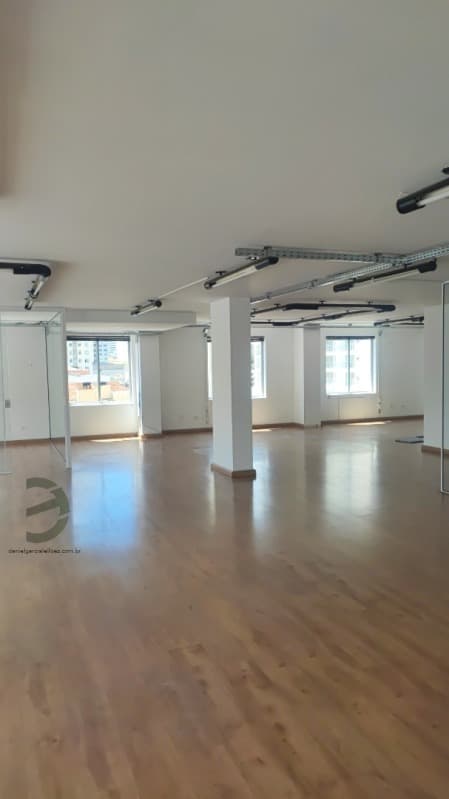 Foto 8 de 9: Comercial em leilão em Curitiba - PR — LOTE 002 Sala Comercial e Vagas de Garagem