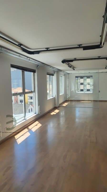 Foto 9 de 9: Comercial em leilão em Curitiba - PR — LOTE 002 Sala Comercial e Vagas de Garagem