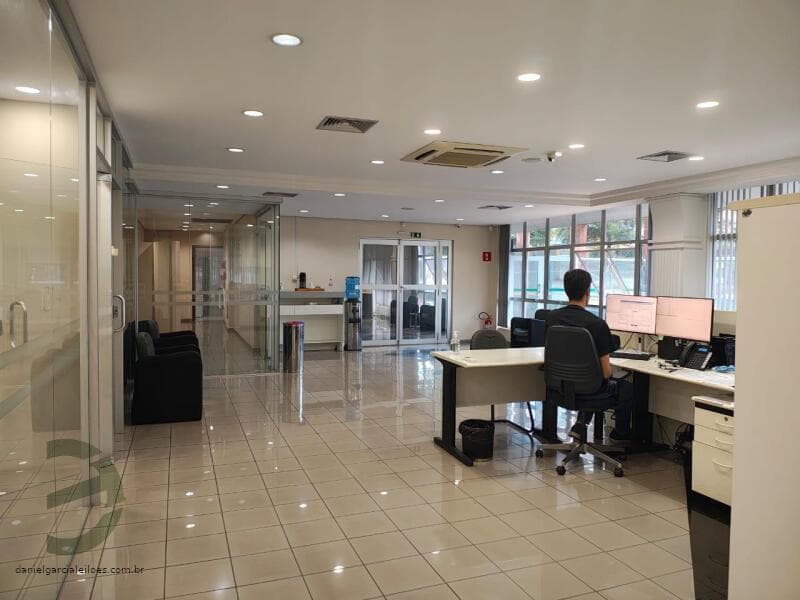Foto 8 de 19: Comercial em leilão em Londrina - PR, bairro Centro — LOTE 004 Prédio Comercial