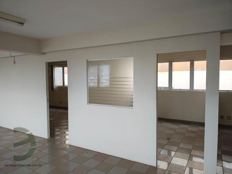 Foto 16 de 19: Comercial em leilão em Londrina - PR, bairro Centro — LOTE 004 Prédio Comercial