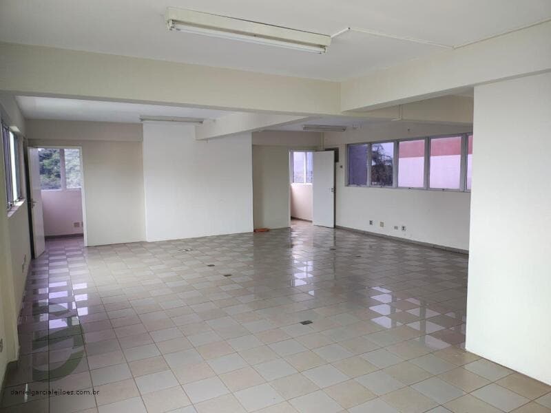 Foto 17 de 19: Comercial em leilão em Londrina - PR, bairro Centro — LOTE 004 Prédio Comercial