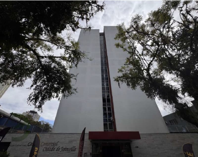 Foto 1 de 6: Comercial em leilão em Joinville - SC, bairro Centro — LOTE 004 Sala Comercial