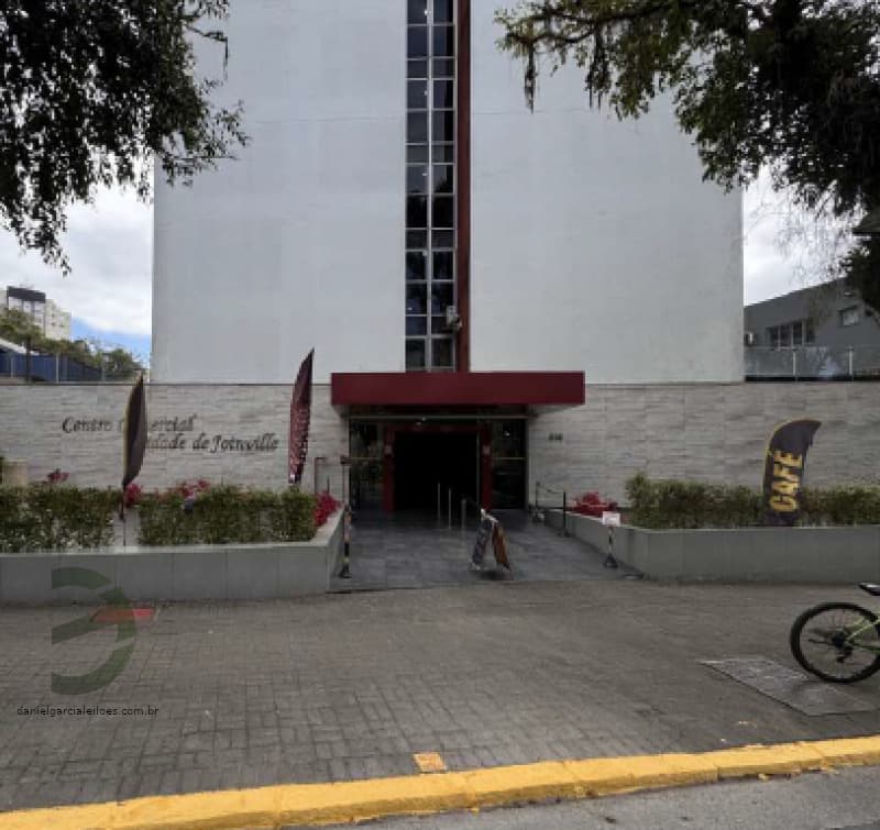Foto 2 de 13: Comercial em leilão em Joinville - SC, bairro Centro — LOTE 005 Sala Comercial e Vaga de Garagem