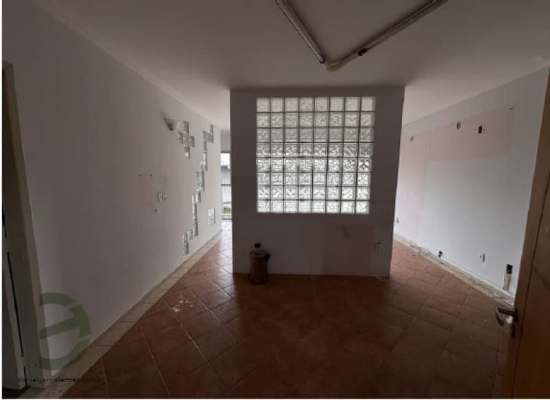 Foto 5 de 13: Comercial em leilão em Joinville - SC, bairro Centro — LOTE 005 Sala Comercial e Vaga de Garagem