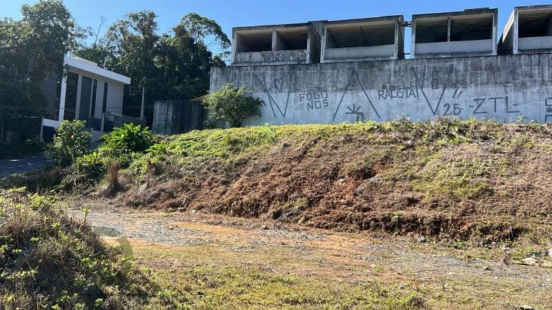 Foto 1 de 8: Terreno em leilão em Joinville - SC, bairro Costa e Silva — LOTE 001 Terreno