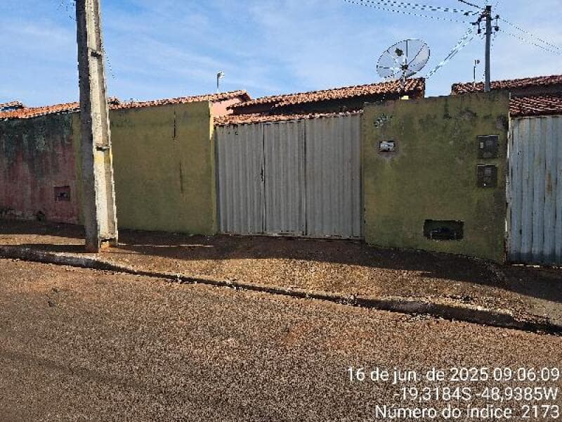 Casa em leilão em Prata - MG — LOTE 160 Casa
