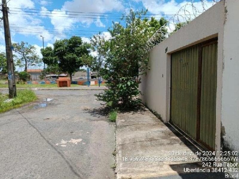 Casa em leilão em Uberlândia - MG — LOTE 174 Casa