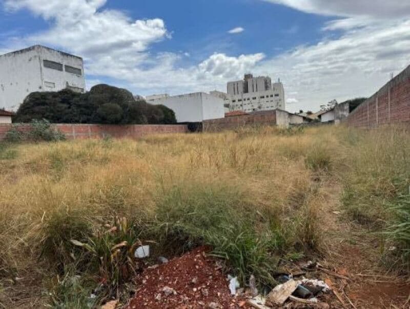 Foto 1 de 4: Terreno em leilão em Jataí - GO, bairro Centro — LOTE 002 Terreno urbano com ou sem benfeitoria