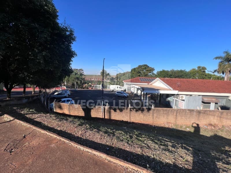 Foto 5 de 7: Terreno em leilão em Terra Roxa - SP — LOTE 001 Prédio utilizado como hospital do Município de Terra Roxa/SP