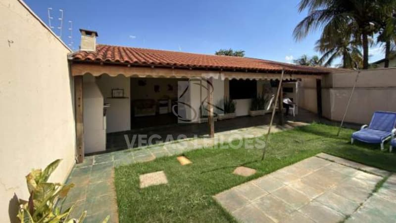Foto 9 de 13: Casa em leilão em Barretos - SP, bairro Centro — LOTE 001 Casa Av.43, Barretos/SP