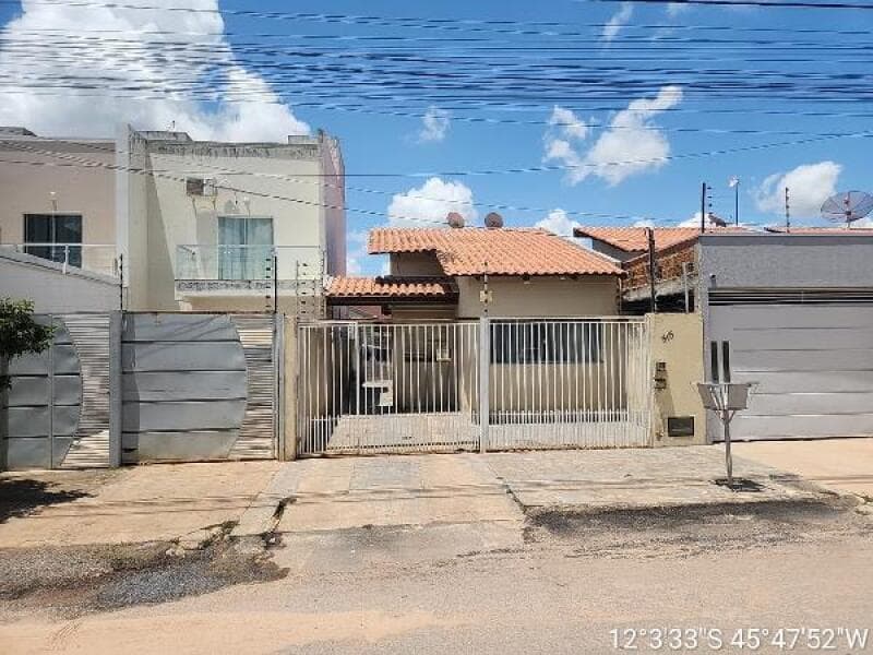 Casa em leilão em Luís Eduardo Magalhães - BA — LOTE 028 Casa