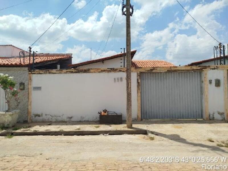 Casa em leilão em Floriano - PI — LOTE 284 Casa