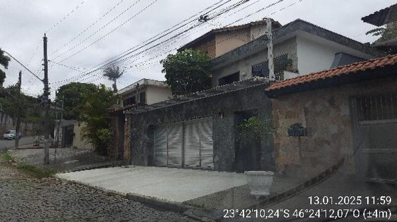 Casa em leilão em Ribeirão Pires - SP — LOTE 527 Casa
