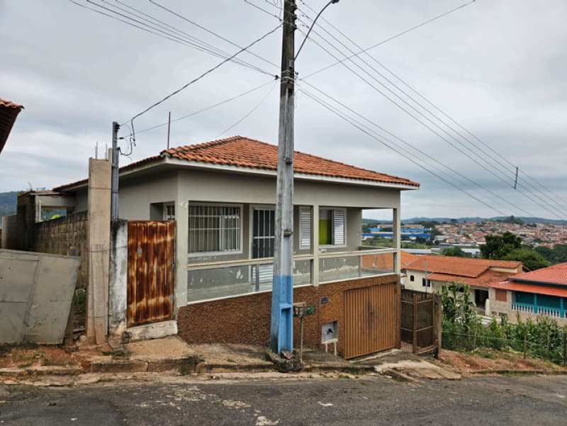 Casa em leilão em Monsenhor Paulo - MG — LOTE 001 Casa na rua Maria Batista em Monsenhor Paulo - MG.