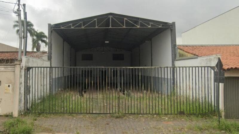 Comercial em leilão em Uberlândia - MG, bairro Umuarama — LOTE 001 Galpão em terreno de 300m² no bairro Umuarama, Uberlândia - MG