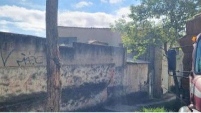 Foto 2 de 3: Imóvel em leilão em Belo Horizonte - MG, bairro Cachoeirinha — LOTE 008 Conjunto de 02 Imóveis, Lotes 18 e 19, Rua Synval Ladeira, Cachoeirinha BH/MG
