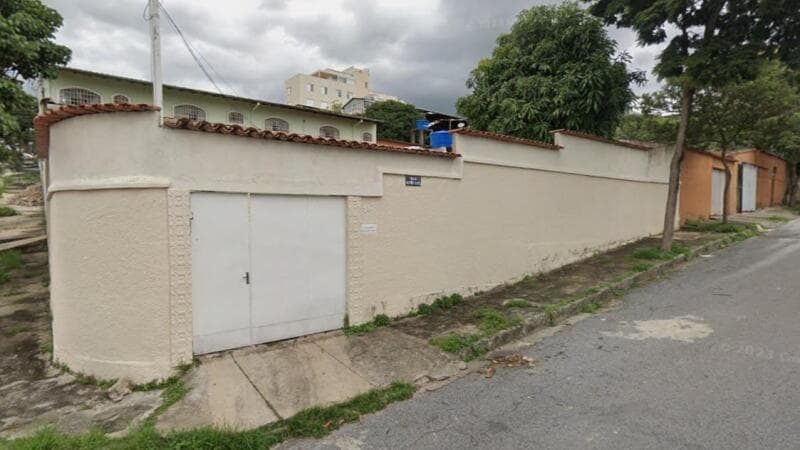 Casa em leilão em Belo Horizonte - MG, bairro Esplanada — LOTE 009 Casa com 396m² no Bairro Esplanada, Belo Horizonte/MG