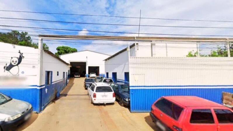 Terreno em leilão em Unaí - MG, bairro Centro — LOTE 002 Imóvel Urbano com área total de 900m² e benfeitorias em Unaí/MG